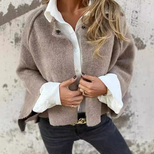 Elise – Kort jakke med elegante klokkeærmer